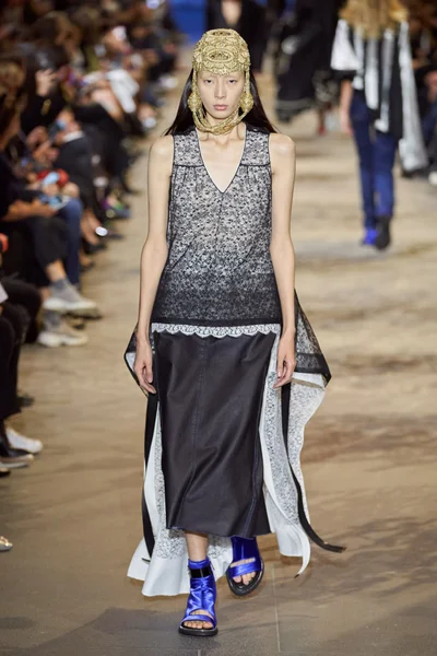 Look 11